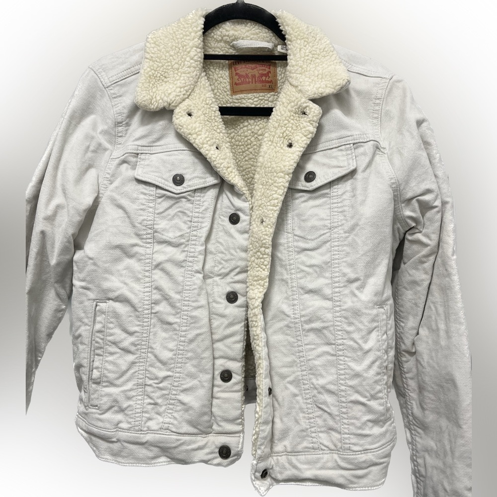 Levi’s Sherpa-lined trucker jacket in cream twill